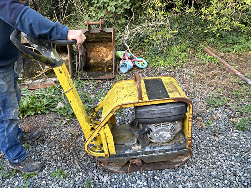 Bomag wacker plate